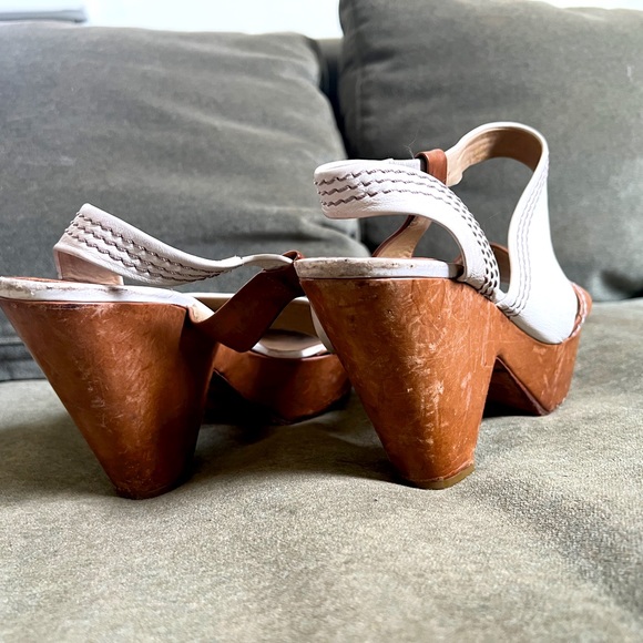 Chloe platform strappy wedge heel sandal - Picture 6 of 7